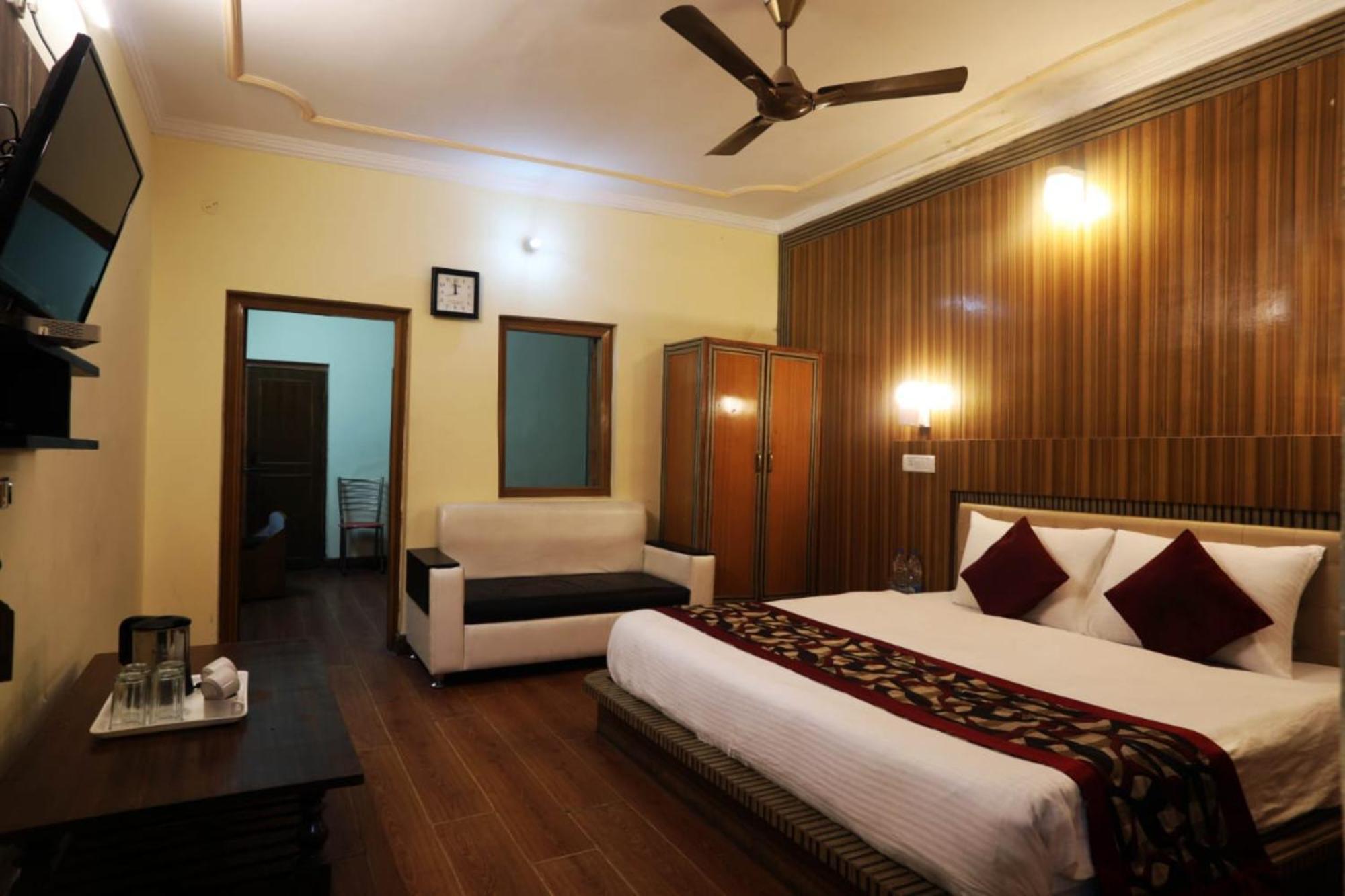 Goroomgo Moon Nainital Near Naini Lake - Parking & Lift Facilities -Hygiene And Spacious Room - Best Seller Экстерьер фото
