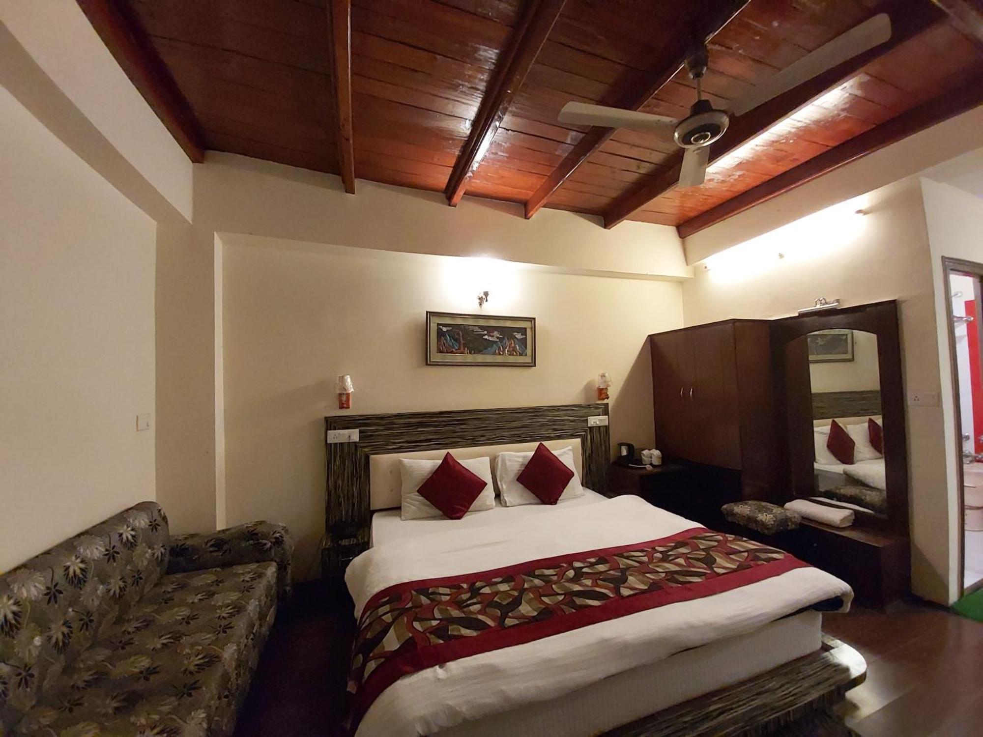 Goroomgo Moon Nainital Near Naini Lake - Parking & Lift Facilities -Hygiene And Spacious Room - Best Seller Экстерьер фото