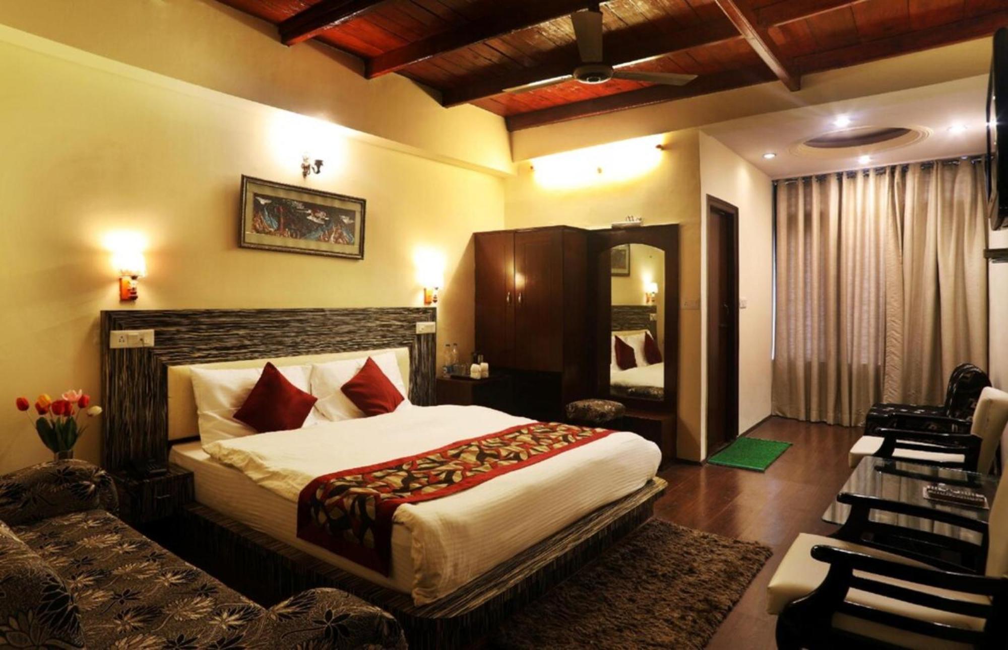 Goroomgo Moon Nainital Near Naini Lake - Parking & Lift Facilities -Hygiene And Spacious Room - Best Seller Экстерьер фото